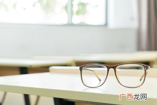 眼睛干涩疲劳是什么原因？叶黄素什么牌子好