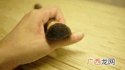 各自优缺点介绍 粉底液和b b 霜有什么不同