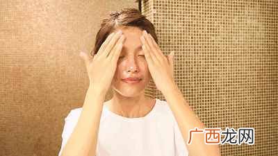 各自优缺点介绍 粉底液和b b 霜有什么不同