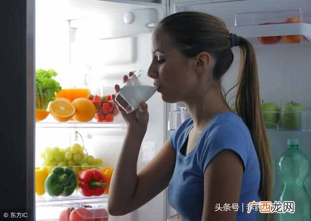 每天喝牛奶有什么好处（喝牛奶最佳的时间是什