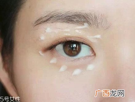 眼部护理有用吗 眼部护理是鸡肋还是刚需