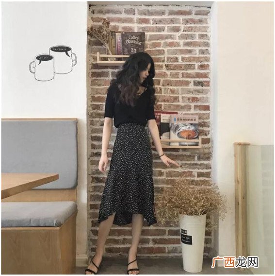高腰裙配什么上衣好看改变腰身的比例