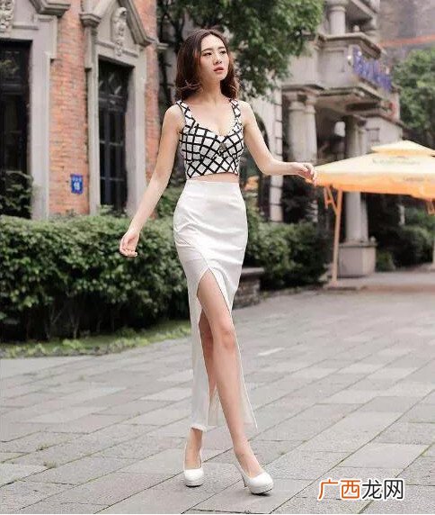 高腰裙配什么上衣好看改变腰身的比例