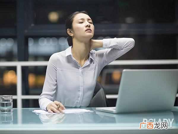 脖子上长痘痘是什么原因引起的（看看你是属于