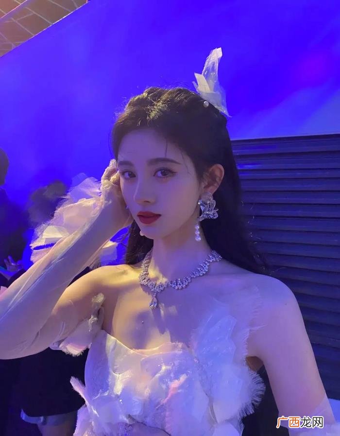 鞠婧祎生日，中国四千年一遇美女鞠婧祎生日双面造型曝光