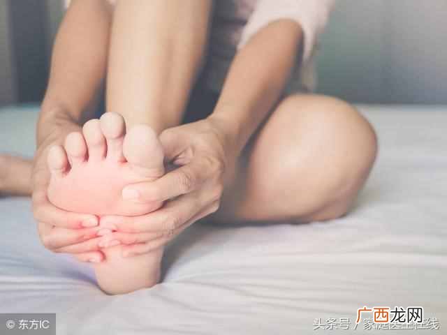 脚抽筋是什么原因引起的（教你几个缓解抽筋症