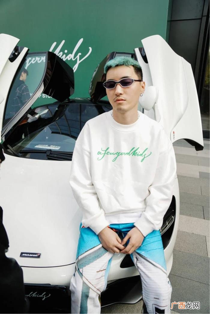 马思唯恋情，马思唯晒出与女朋友的亲密合照正式公布恋情