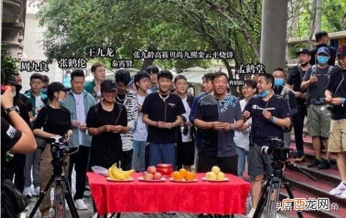 网友称赞为人民服务 为人民币服务