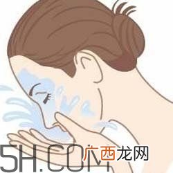 怎么用卸妆油不伤皮肤？卸妆油使用注意事项
