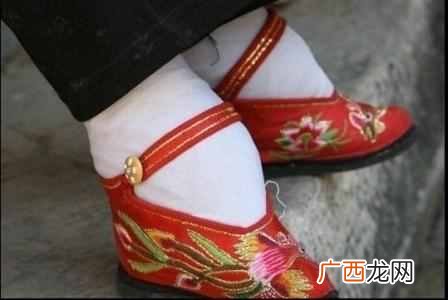 中国妇女裹脚是从什么时候开始的(三寸金莲的