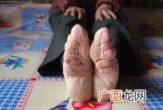 中国妇女裹脚是从什么时候开始的(三寸金莲的