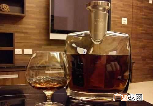 白兰地有哪些品牌 白兰地是什么酒类