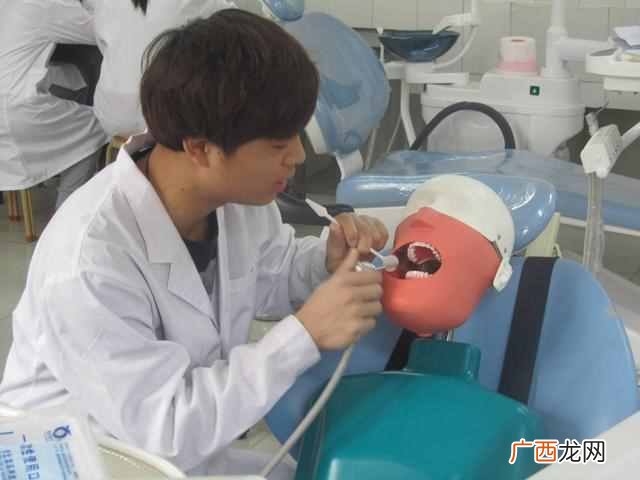 学医什么专业好就业（未来几年最吃香的医学专