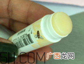 小蜜蜂细致修护唇膏怎么样？好用吗？