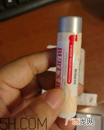 小蜜蜂细致修护唇膏怎么样？好用吗？