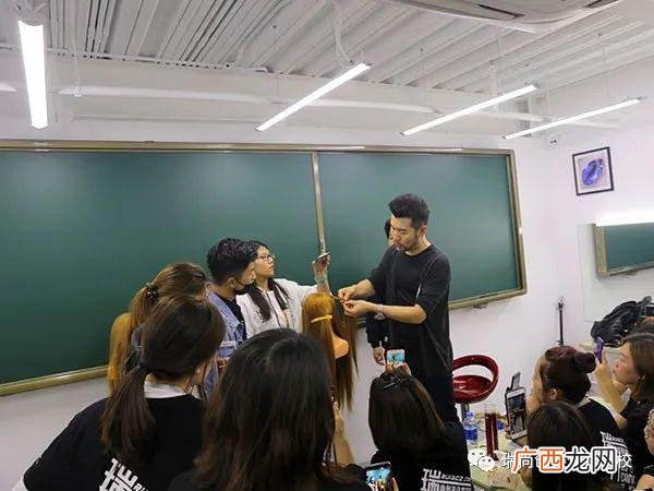 化妆学校,去化妆学校学化妆有用吗