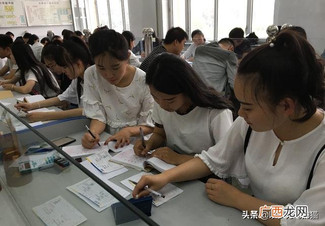 初中毕业学什么最吃香,2021年做什么行业前景好
