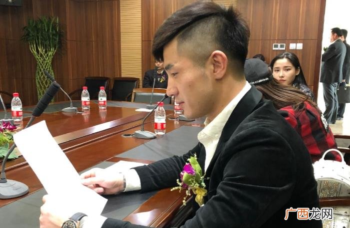 让女朋友感动到哭的信，长达八页的家书感动女友
