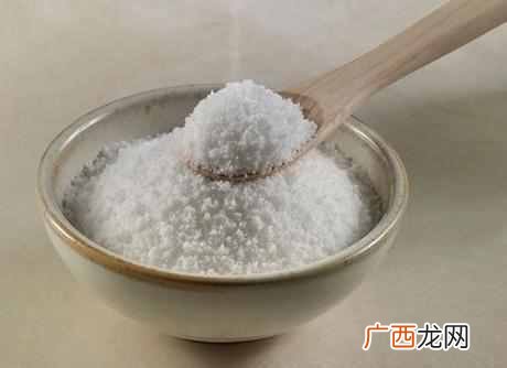 用盐洗脸的这些优缺点 用盐洗脸有什么好处