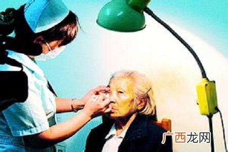 白内障可以治愈吗?眼药水当做保养品险些失明