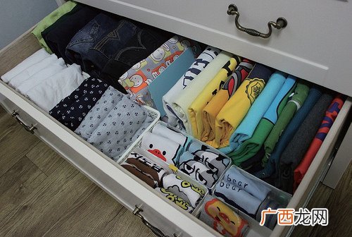 衣柜收纳技巧展示图片让空间大2倍