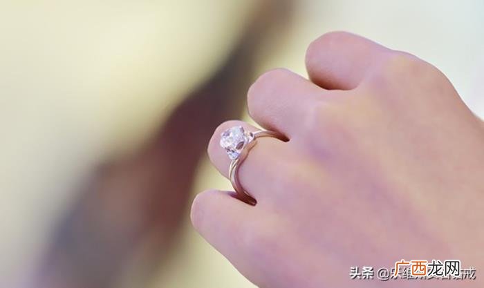 最详细男女戒指的戴法和意义 戒指的戴法和含义