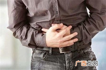 长期腹痛怎么回事?竟是黑色素癌搞的鬼