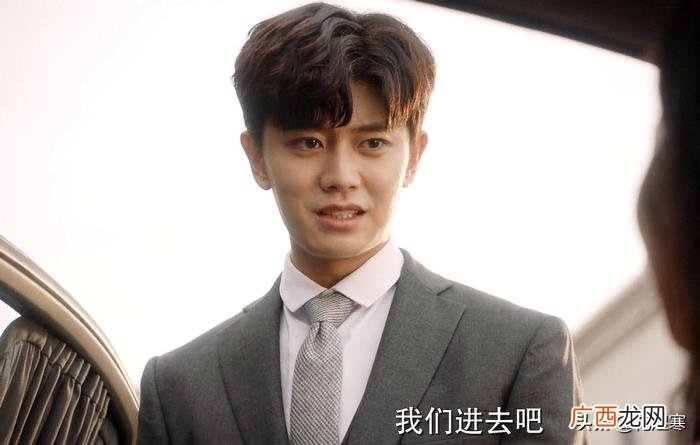 白鹿结婚照片，任嘉伦白鹿领结婚证细节太高甜