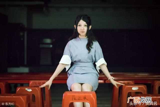 上一句是什么 现实很骨感是什么意思