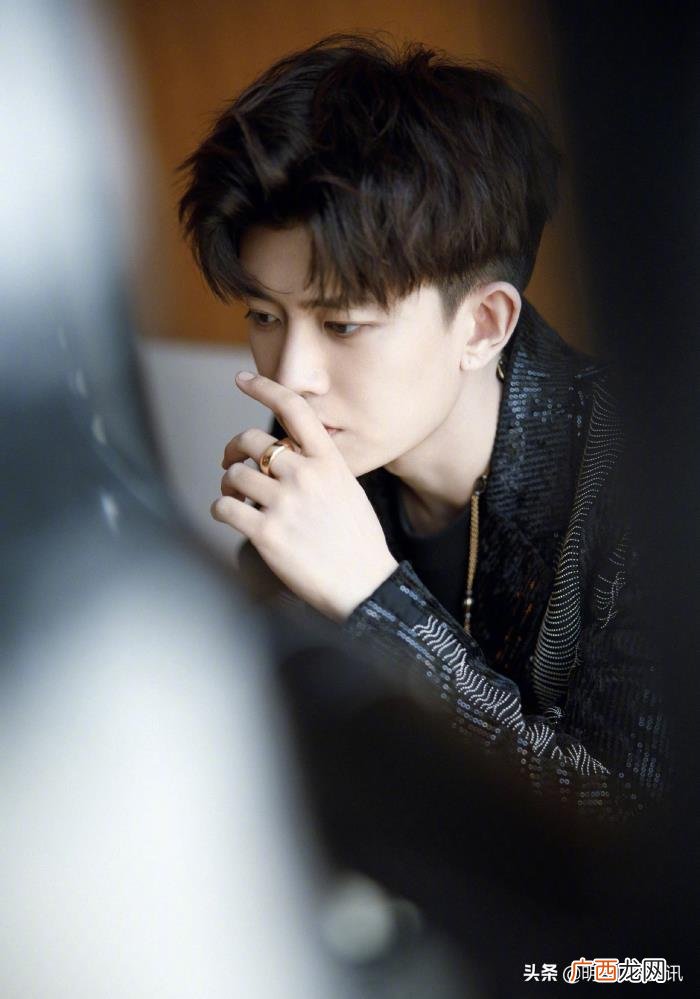 任嘉伦动态壁纸，任嘉伦手机壁纸