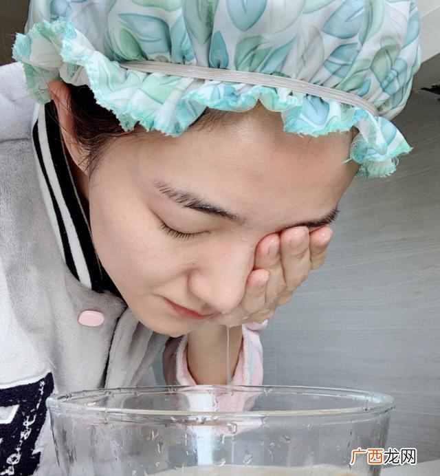 教你几个洗脸技巧 脸上用什么洗脸最好