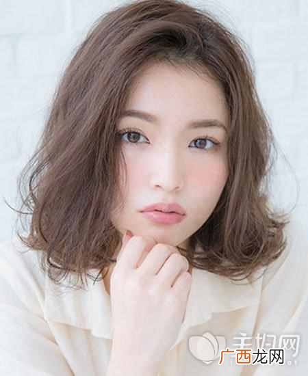 头发少的女生适合什么发型（推荐几款流行发型