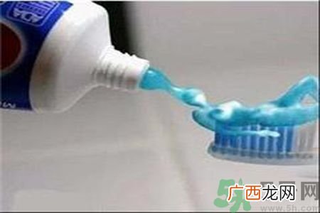 牙膏可以祛痘吗？牙膏可以祛黑头吗？