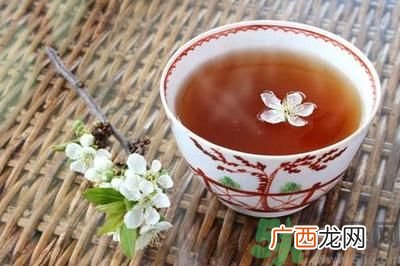 春天喝红茶好不好?春天喝红茶还是喝绿茶好呢?