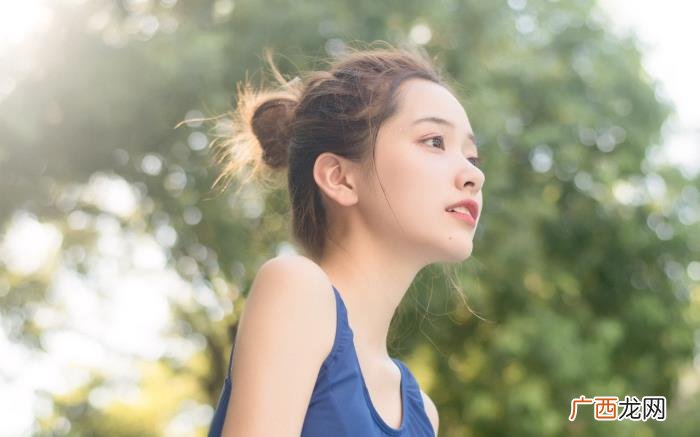 朋友圈暗示喜欢一个人，女生在微信朋友圈暗示男生