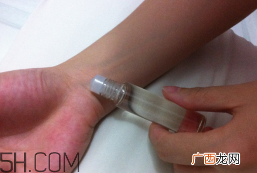 雅芳小黑裙走珠香水怎么样?雅芳小黑裙走珠香水好闻吗?