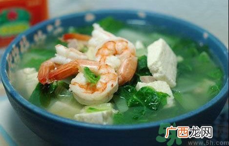 菠菜可以喝豆腐一起吃吗?菠菜可以喝虾一起吃吗?