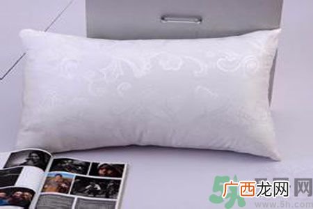 枕头高好还是低好?睡觉不枕枕头好不好?
