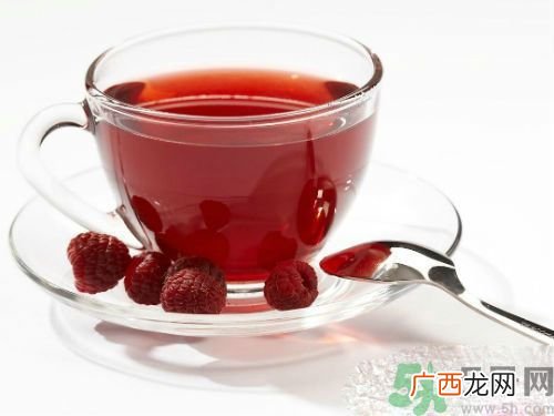 红枣不能和什么一起吃？红枣泡水喝会上火吗？