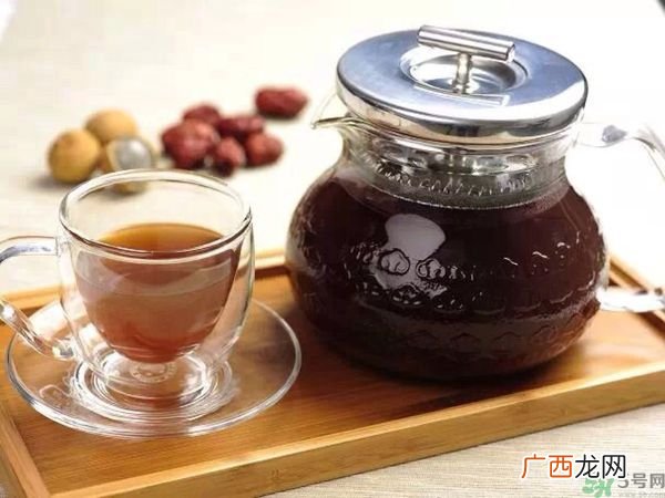 红枣不能和什么一起吃？红枣泡水喝会上火吗？