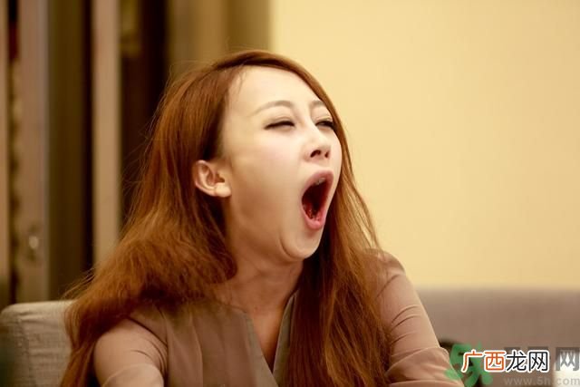 19岁女睡神走哪睡哪竟是病？什么是发作性睡病？