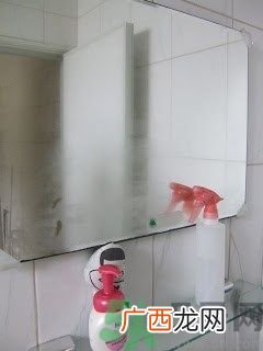 家里地板返潮怎么办？墙上流水是怎么回事？
