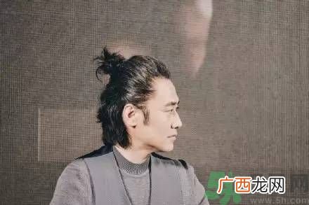 明星花式丸子头引潮流波叔这么萌你不爱吗？