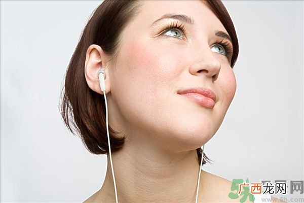 戴耳机耳朵疼怎么办？戴耳机耳朵里面疼怎么办？