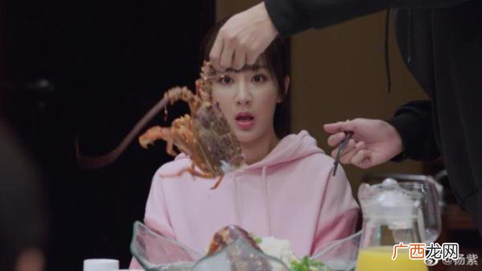 杨紫表情包，杨紫为剧宣不惜连发四张自己的表情包