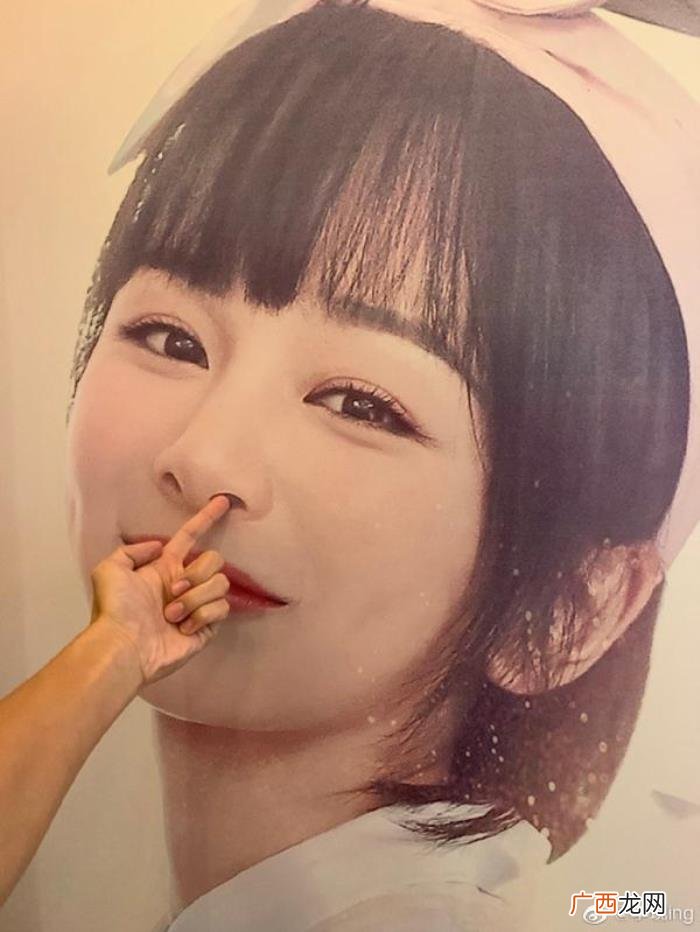 杨紫表情包，杨紫为剧宣不惜连发四张自己的表情包