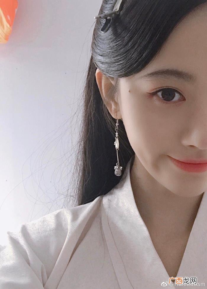 鞠婧祎小号，从鞠婧祎小号了解艺人背后更真实的她