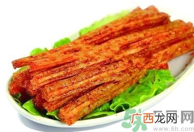 幼童吃辣条嘴巴溃烂成蜂窝常吃辣条的危害有哪些?