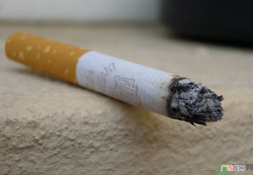 胃溃疡可以抽烟吗?胃溃疡抽烟好吗?