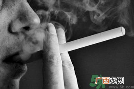 胃溃疡可以抽烟吗?胃溃疡抽烟好吗?